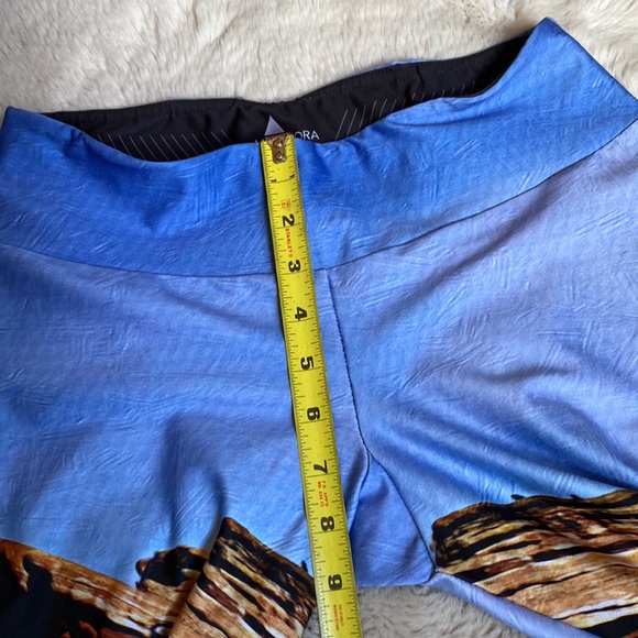 Mellivora “Fearless" leggings medium Red Rocks Colorado - Picture 11 of 11